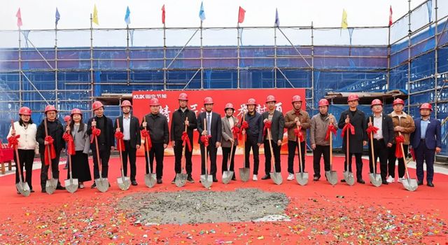 固克绿色修缮智能生产基地封顶大吉！