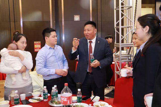 洁士美 | 年会给员工孩子发奖金，真是罕见！！！