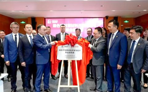 破解行业“慢旧”困局！东方雨虹联手化工巨头，瞄准千亿绿色建材市场