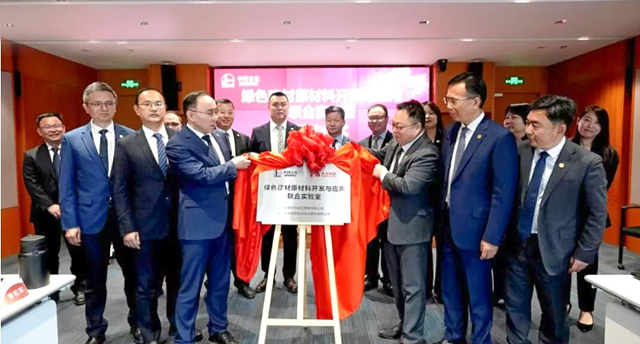 破解行业“慢旧”困局！东方雨虹联手化工巨头，瞄准千亿绿色建材市场