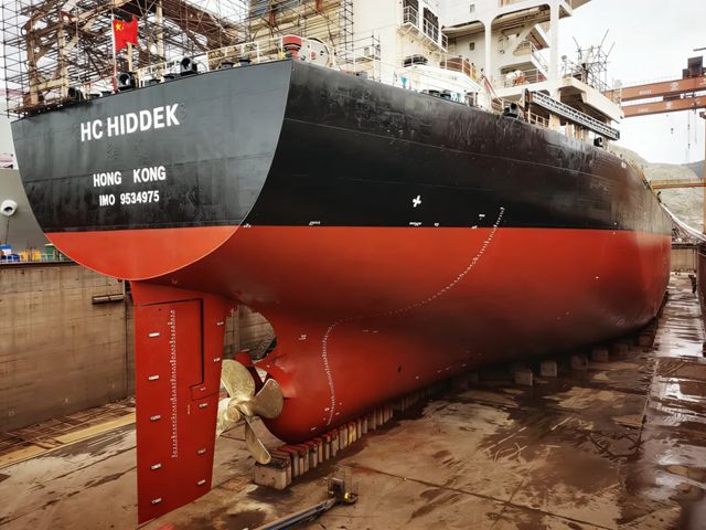 鱼童助力 93000DWT 巨轮 “HC HIDDEK” 完成坞修