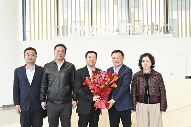 进取凯伦 | 促发展 开新局:七都镇党委书记夏国强一行莅临凯伦股份走访慰问