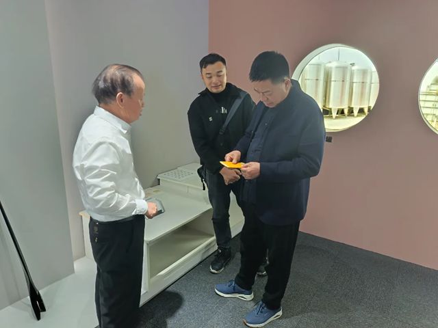 朱总一行莅临晨光集团考察交流,共绘工业防腐涂料发展新蓝图