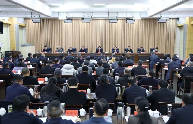 鳄鱼尼卡集团连获市、县两级“表现突出创新型企业” 及 “优秀工业企业”殊荣！