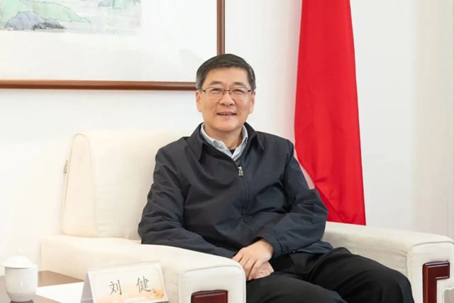 上海市金山区委书记刘健会见东方雨虹、高能环境董事长李卫国