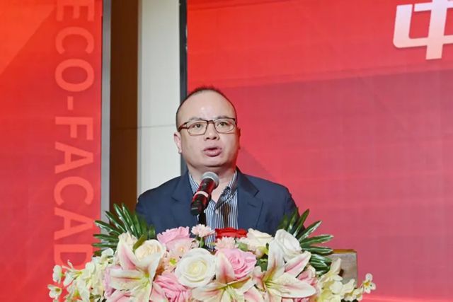 秦占学会长应邀出席2026中国高端别墅外墙生态大会