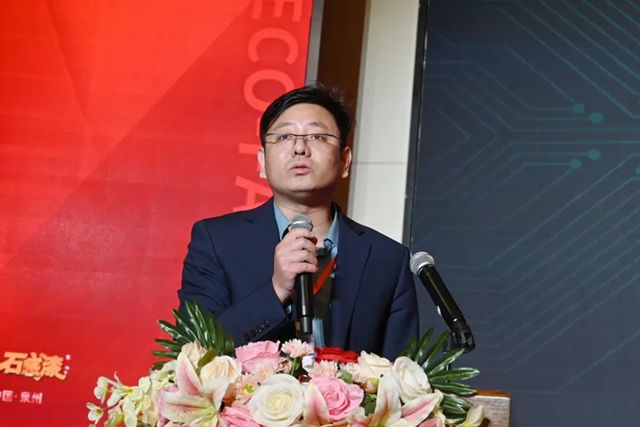秦占学会长应邀出席2026中国高端别墅外墙生态大会