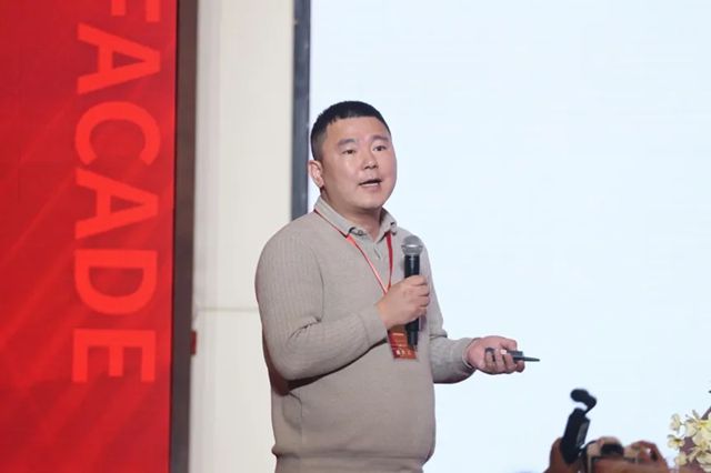 秦占学会长应邀出席2026中国高端别墅外墙生态大会
