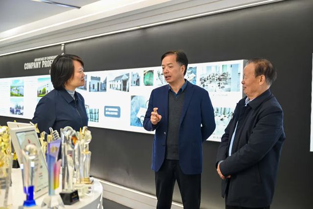 深化交流谋合作 携手共赢谱新篇——无锡交建集团、华仁建设集团、宜兴陶都科技新城发展有限公司领导一行莅临晨光集团参观考察！