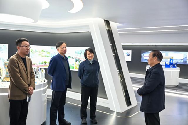 深化交流谋合作 携手共赢谱新篇——无锡交建集团、华仁建设集团、宜兴陶都科技新城发展有限公司领导一行莅临晨光集团参观考察！