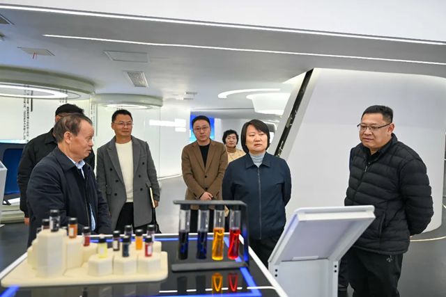 深化交流谋合作 携手共赢谱新篇——无锡交建集团、华仁建设集团、宜兴陶都科技新城发展有限公司领导一行莅临晨光集团参观考察！
