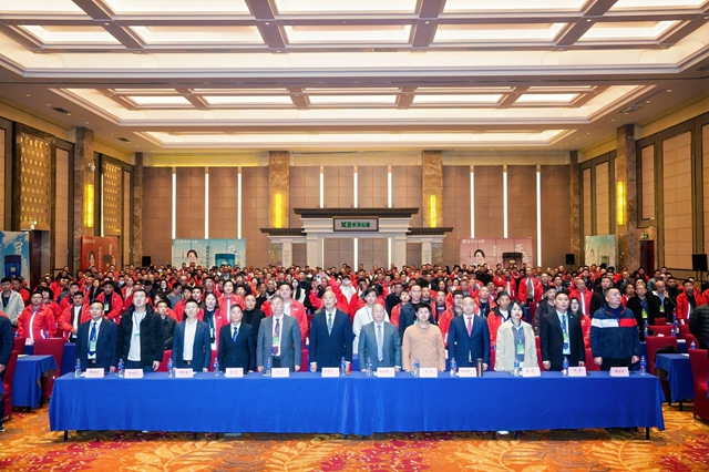 亚卡仿石漆“百城百万+“战略今日引爆！600经销商汇聚赣鄱大地，燃爆了！