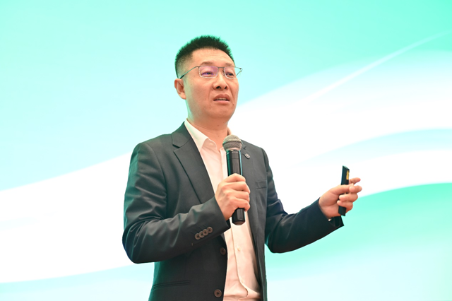 亚卡仿石漆“百城百万+“战略今日引爆！600经销商汇聚赣鄱大地，燃爆了！