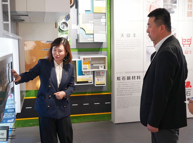 中国涂料工业协会秘书长刘杰一行莅临德爱威上海总部考察交流
