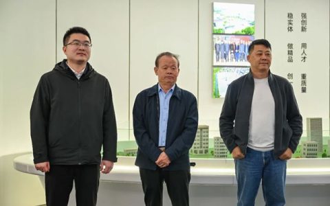 湟里镇镇长沈立人等领导一行莅临晨光集团参观调研！
