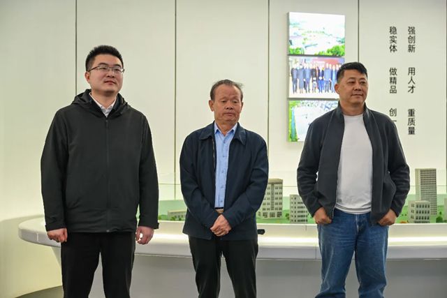 湟里镇镇长沈立人等领导一行莅临晨光集团参观调研！