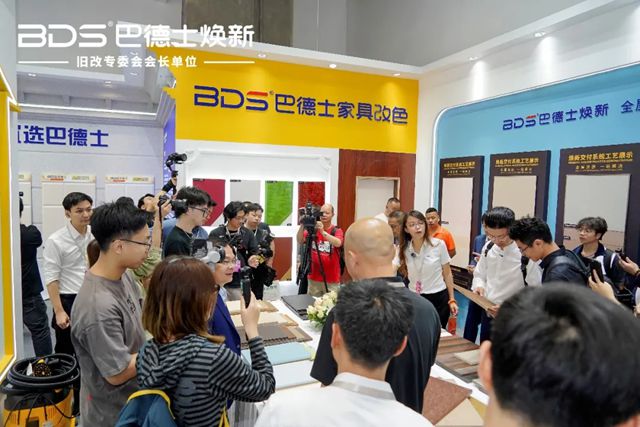 开展首日｜“巴德士焕新”亮眼登场广州定制家居展暨轻高定展，全屋涂装一站解决
