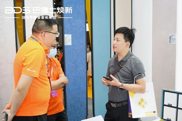 开展首日｜“巴德士焕新”亮眼登场广州定制家居展暨轻高定展，全屋涂装一站解决