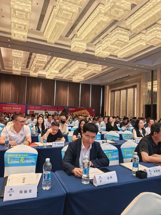 粤聚合力·涂绘新篇｜瓦科艺术涂料和仿石漆斩获2026高定涂料年度价值品牌，用实力书写中国涂料新篇！