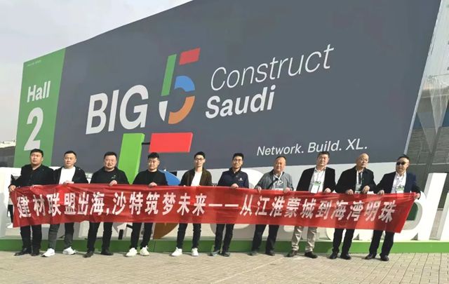 市县商务局与外汇管理局领导一行莅临鳄鱼尼卡集团指导海外业务拓展