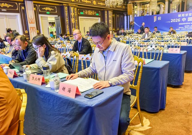 冠军集团董事长谢海出席2026中国涂料大会并深度参与行业战略决策