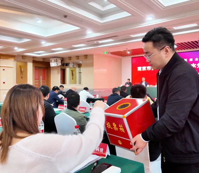 热烈祝贺南京市安全生产协会溧水分会正式成立——冠军集团牵头承办，谢贵兵当选主任委员，共筑溧水安全发展共同体