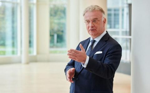 赢创重大人事落定：CEO延任至2030，资深老将任CFO