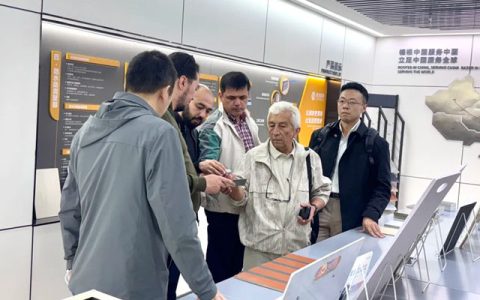 乌兹别克斯坦考察团莅临鳄鱼尼卡集团考察，共启绿色建材新征程