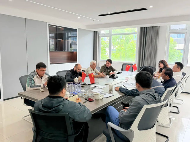 乌兹别克斯坦考察团莅临鳄鱼尼卡集团考察，共启绿色建材新征程