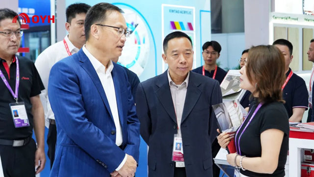 贸促会李兴乾副会长莅临东方雨虹广交会展位：肯定企业“战略出海”模式，鼓励为全球基建贡献中国方案