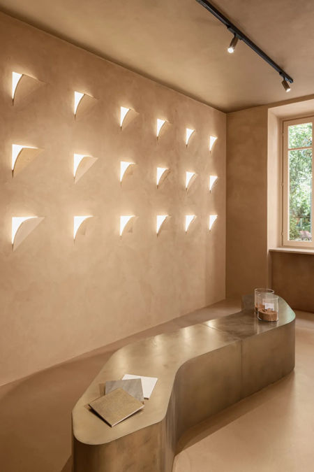 2026米兰设计周圆满落幕 | 在“光的间隙”里，让材料自己说话