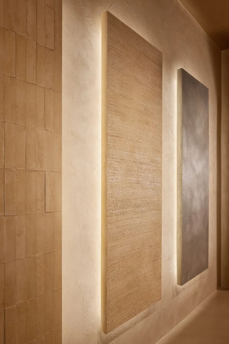 2026米兰设计周圆满落幕 | 在“光的间隙”里，让材料自己说话