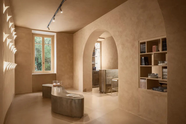 2026米兰设计周圆满落幕 | 在“光的间隙”里，让材料自己说话