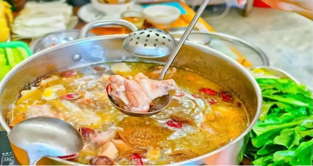 排队3小时也要吃！莫氏鸡煲店装修指定用美涂士母婴漆，宝妈放心带娃吃鸡