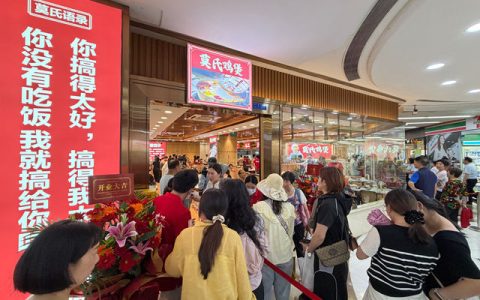 排队3小时也要吃！莫氏鸡煲店装修指定用美涂士母婴漆，宝妈放心带娃吃鸡