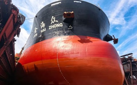 当假期遇上船期：以奋斗为舟，双瑞涂料专业答卷护航“金海众”轮