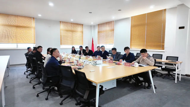 共探产业融合新路径！江苏省钢铁服务业协会参访江苏冠军集团