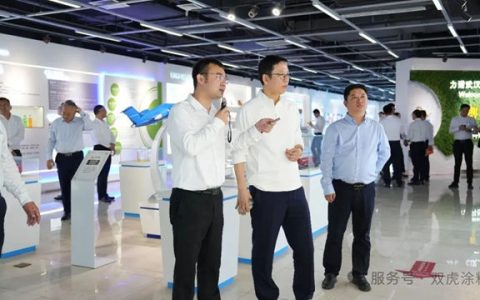 中国知名财经作家吴晓波莅临济南力诺集团，点赞双虎涂料细分赛道冠军智造实力！