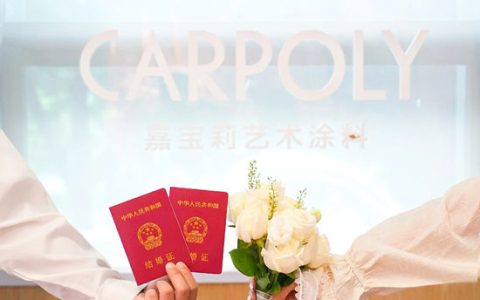 谁懂啊！民政局被嘉宝莉爆改后，连工作人员都偷偷在墙边拍结婚照