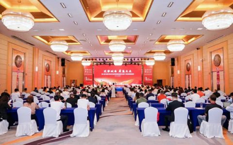 易高创能亮相第三届中国零售仿石涂料赢销峰会｜荣摘三项行业大奖