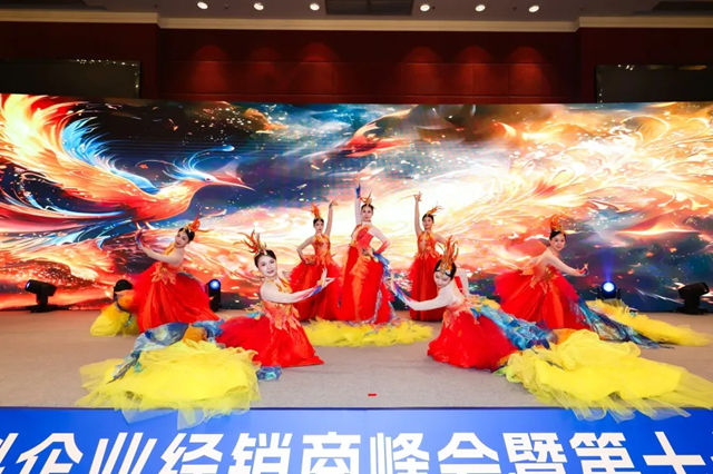 第十七届金漆奖颁奖典礼暨2026中外涂料企业经销商峰会盛大举行，油漆堡荣膺“杰出经销商”殊荣