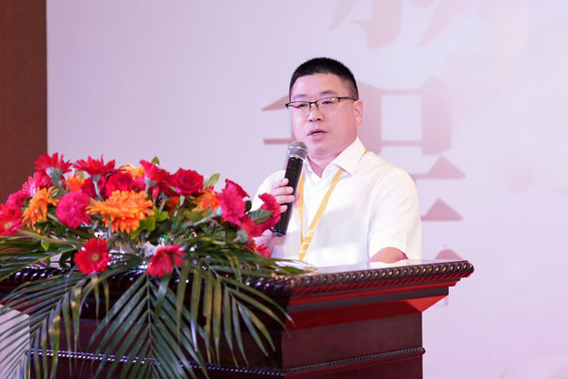 李甫年出席瓦科2026战略升级峰会,高度肯定“大师傅焕新家”旧改战略