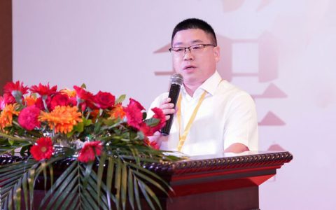 李甫年出席瓦科2026战略升级峰会，高度肯定“大师傅焕新家”旧改战略