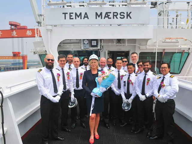 海虹老人执行副总裁Malgorzata Kolton出任教母，见证马士基甲醇双燃料船“Tema Mærsk”命名交付仪式