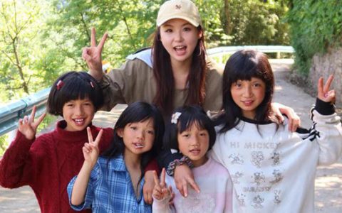 让爱跨越千山万水，阿尔贝娜携手公益博主为山区小姐妹点亮“新”家