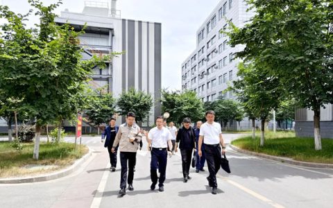 新疆乌鲁木齐市领导一行莅临亚士乌鲁木齐公司考察调研