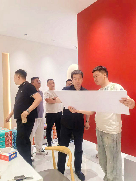 刷新者丨从业务员到千万级大商！他靠什么打破传统模式，做到区域龙头？