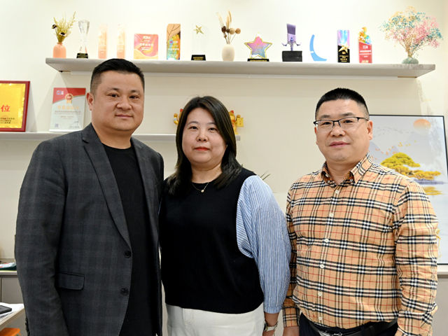 刷新者丨把服务做深、把口碑做实,就是对抗内卷最硬的武器——中外涂料网专访安庆市宏龙装饰董事长晏龙、总经理汪传花
