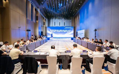 德威船舶海工绿色涂装新材料及机器人研发中心在启东正式揭牌
