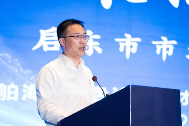 德威船舶海工绿色涂装新材料及机器人研发中心在启东正式揭牌